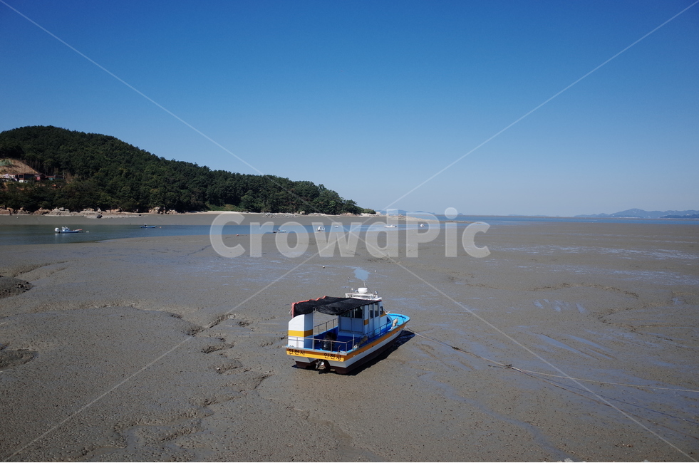 서해,서해바다,갯벌,백사장,배,썰물,하늘,섬,자연,풍경,nature,landscape,해변,바다,beach,sea,교통,교통수단,traffic,transportation,vehicle,차량,watercraft,선박