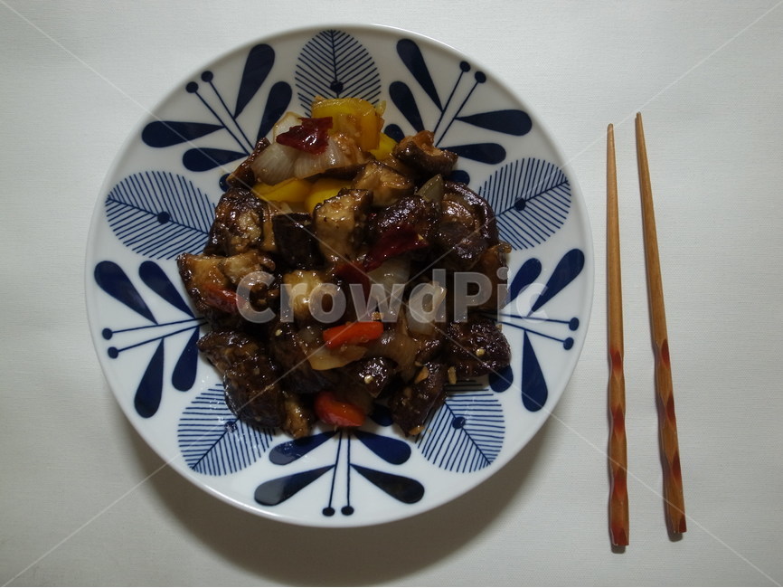 가지,가지요리,가지탕수,볶음요리,중화풍,탕수요리,음식,요리,중화요리,탕수육,탕수야채,안주,양파,파프리카,홍고추,간장베이스,가지튀김,가지볶음,누끼,음식누끼,eggplant,젓가락,나무젓가락,chopsticks,음식,식재료,요리,food,cook,meal,dishes,food reserves,채소,야채,vegetables,중식,중국음식,중화요리,chinese food,chinese dishes,chinese meal,chinese cook