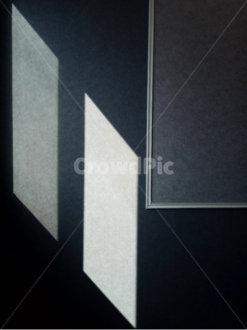 shadow,simple,simpleinterior,wallinterior,sunlight,light,windowlight,window light,wall interior,window,wall