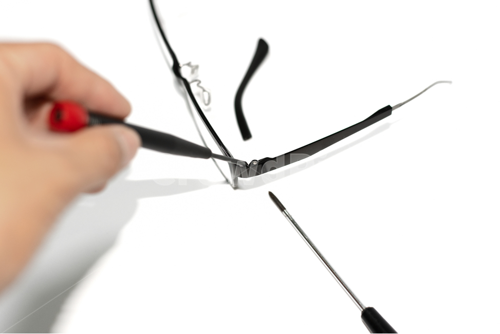 안경,수리,안경수리,누끼,누끼사진,glasses,eyeglasses,accept,cutout,repair,isolated,isolatedonwhitebackground,사람,인물,인간,human,person,신체일부,몸,body,사물,물건,오브젝트,thing,object,matter,연출,컨셉,콘셉,direction,concept,누끼,remove background