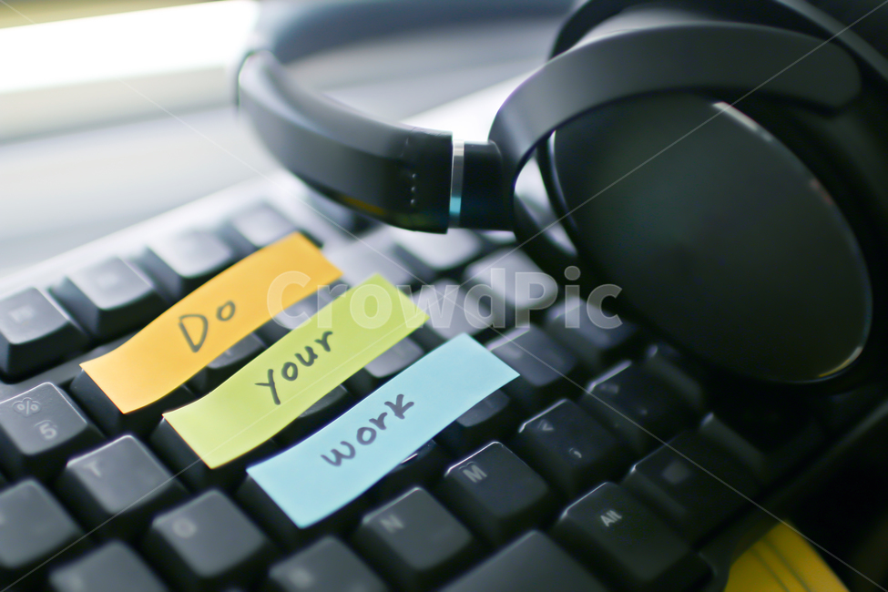 업무,근무,컨셉,포스트잇,키보드,업무태만,자리비움,헤드폰,computerkeyboard,경고,직장인,office,사무실,메세지,메시지,메모,컴퓨터키보드,마지막,work,직업,산업,industry,industrial,비즈니스,사업,business,service,work