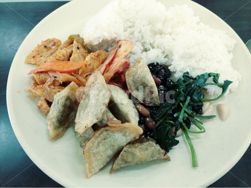 요리,식사,끼니,음식,한끼,두끼,세끼,아침,점심,저녁,포만감,식,따뜻,시원,그릇,상,식탁,받침,수저,숟가락,젖가락,용기,밥,반찬,국,냄새,음식,식재료,요리,food,cook,meal,dishes,food reserves
