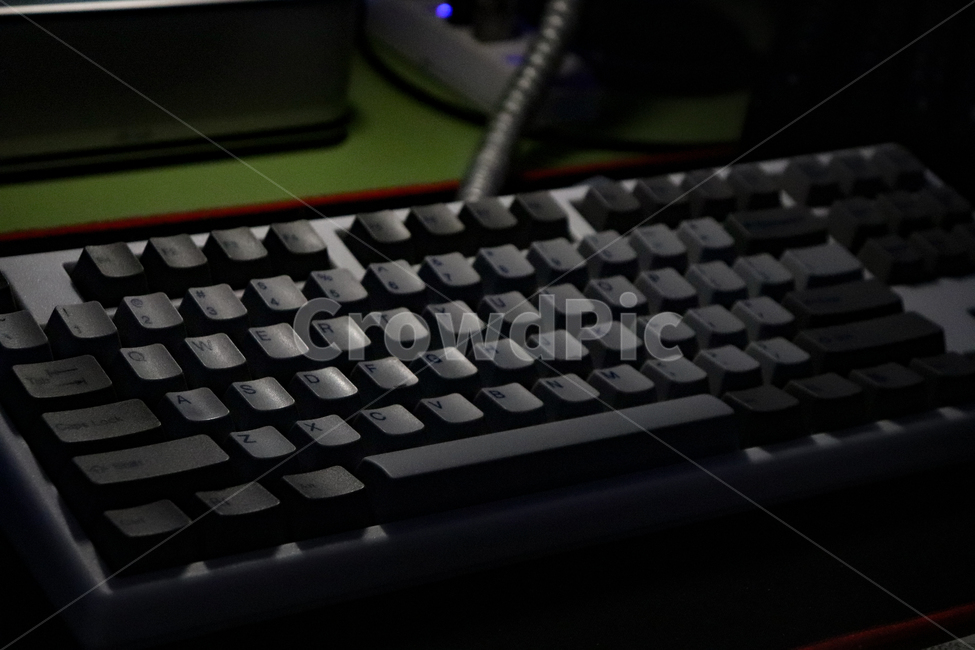 키보드,기계식,무접점,영문자판,어두운키보드,정보통신기술,전자기기,전자제품,it,information,technology,electronic equipment