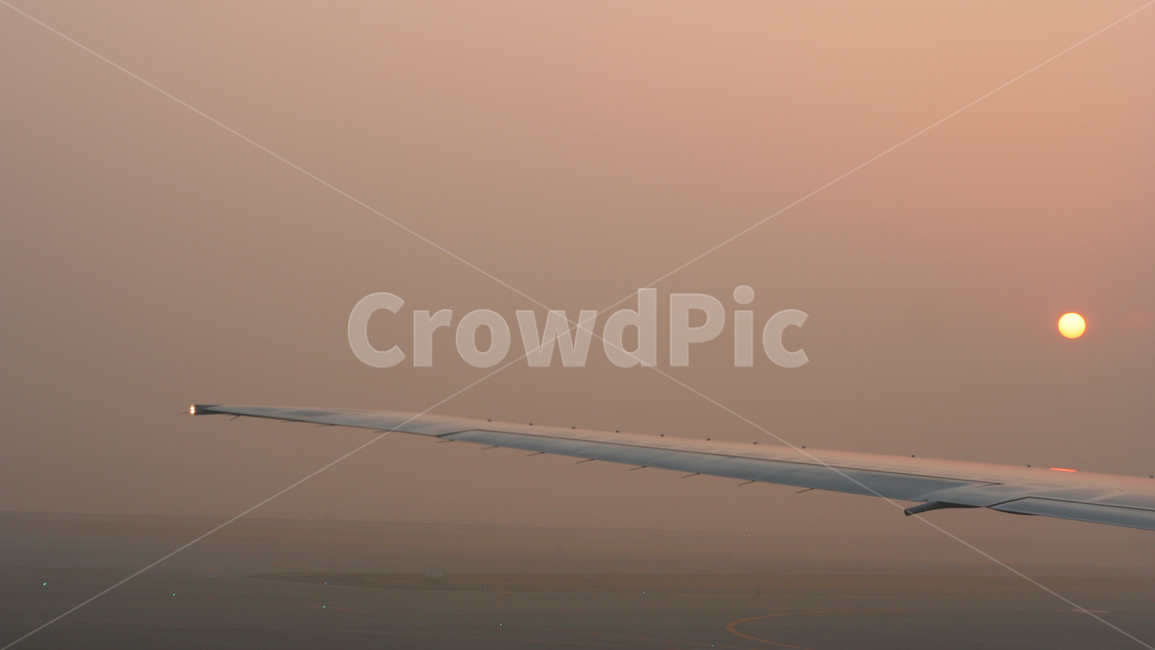 공항,비행기,날개,안개,일출,착륙,교통,교통수단,traffic,transportation
