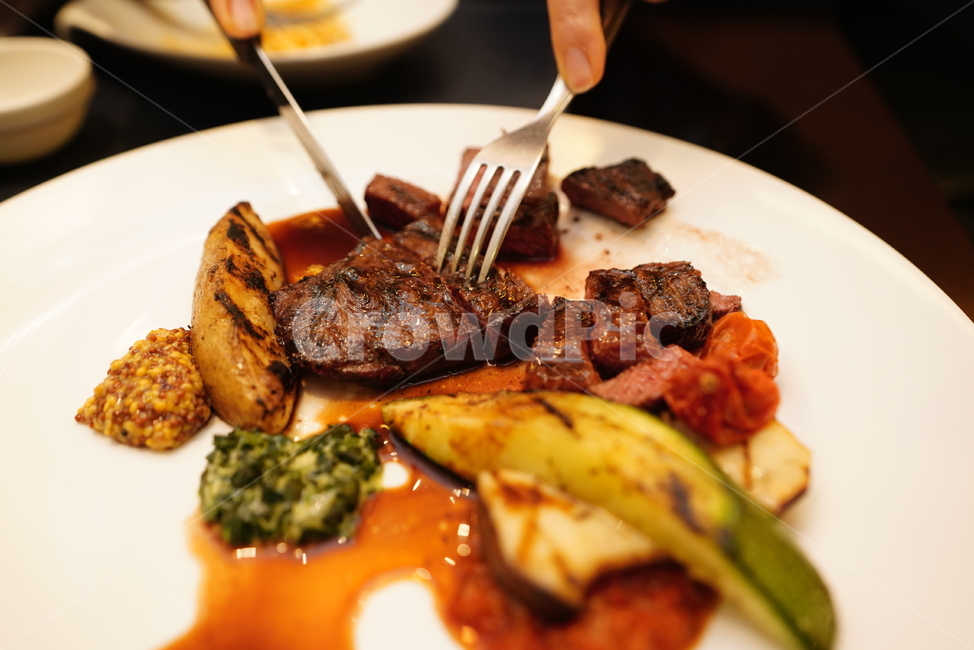 스테이크,부채살,소고기,steak,외식,식사,음식,접시,디너,데이트,먹거리,고기,육식,육류,야채,양식,food,먹방,음식,식재료,요리,food,cook,meal,dishes,food reserves,양식,서양음식,서양요리,western food,western dishes,western meal,western cook