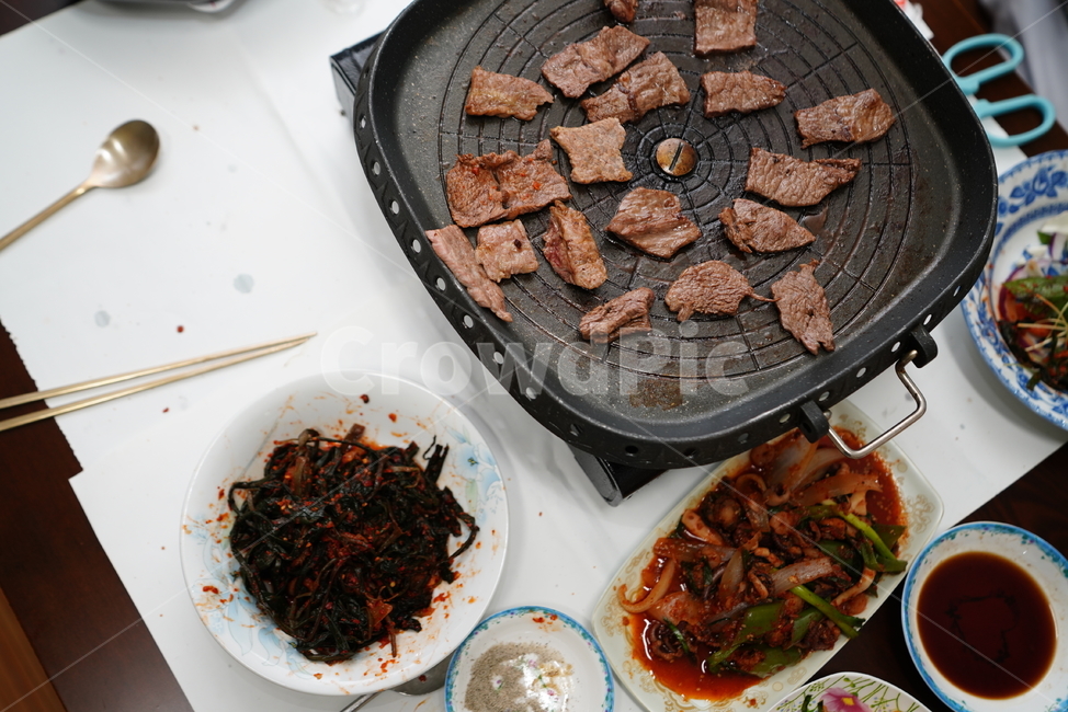 고기,한우,소고기,육식,육류,식사,안주,먹거리,한식,집밥,불판,구이