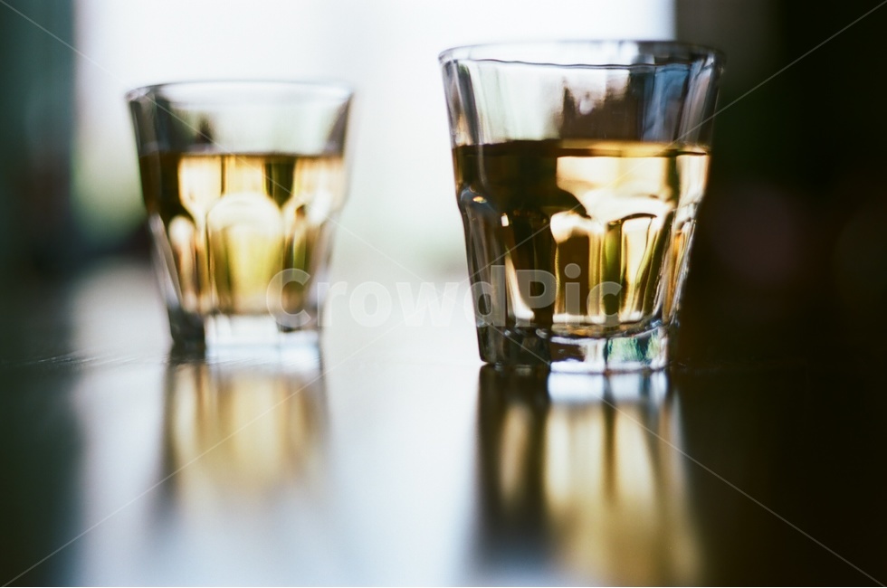 유리잔,필름,포커스아웃,식탁,가정집,음료수,drink,beverage,감성,sensible,feeling