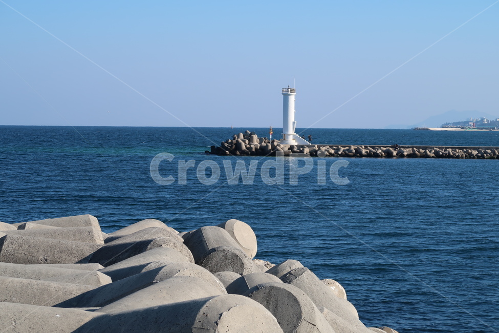 등대,방파제,바다,sea,하늘색,등대,lighthouse