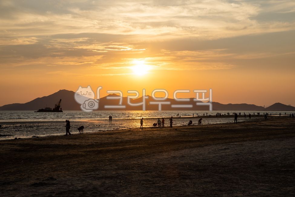 sky,flare,nature,Dadaepo Beach,Attractions,korea,sunlight,light,busan,Dadaepo,person,sunset,human