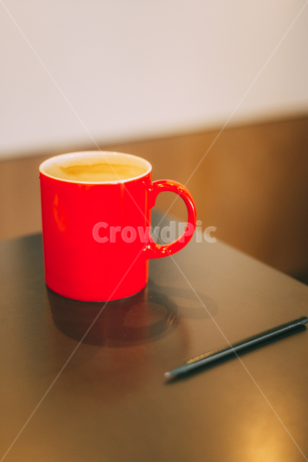 컵,빨간컵,탁자,배경화면,머그잔,카페,실내,cup,cafe,커피,카페,coffee,cafe