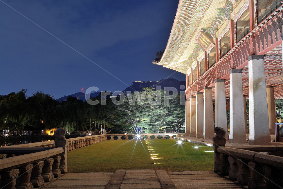 경복궁,경회루,야경,고궁,한국전통,옛것,야경,밤,풍경,nightscape,night,landscape,한국전통,한국문화,korean traditional,korean culture,랜드마크,landmark,tourist attraction,한국랜드마크,한국관광지,한국명소,korea landmark,korea tourist attraction,건축물,건물외관,exterior,building,structure,architecture,construction,건물,flagstone,판석