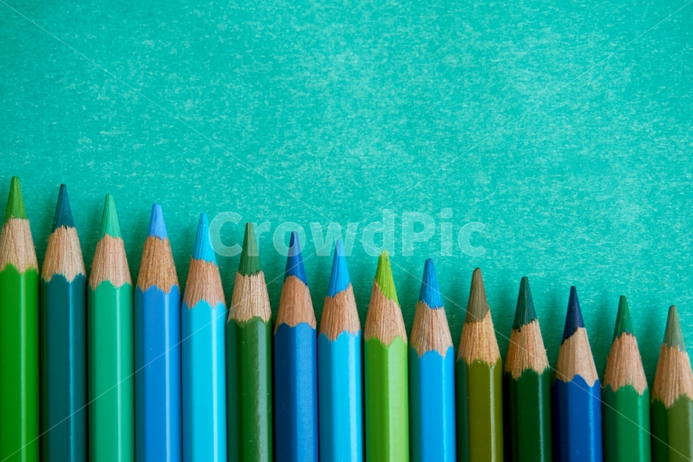 색연필,푸른,colorful,색깔,그라데이션,색채,다양한,초록,파랑,남색,연필,art,pencil,graduation,미술,도구,뾰족한,colored,color,배경,empty,space,나란히,예술,art,사물,물건,오브젝트,thing,object,matter,학용품,문구류,사무용품,school supplies,stationery,office supplies