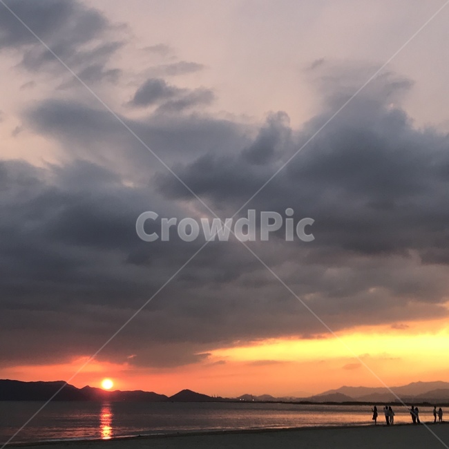 해질녘,노을,감성,하늘,바다,자연,풍경,nature,landscape,사람들,대중,군중,other people,crowd,outdoors,옥외,sky,sunset,일몰,dusk,황혼,dawn,새벽,red sky,붉은 하늘,sunlight,햇빛