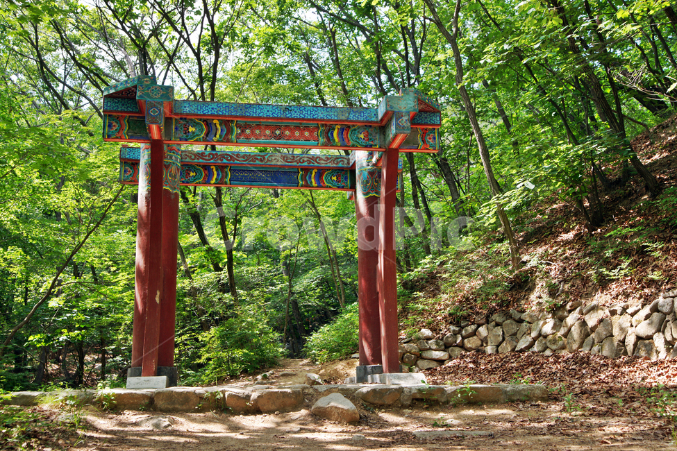 해탈문,오봉산,청평사,춘천,바위,자연,숲,불이문,한국전통,한국문화,korean traditional,korean culture,조각상,동상,석상,조형물,statue,bronze statue,stone statue