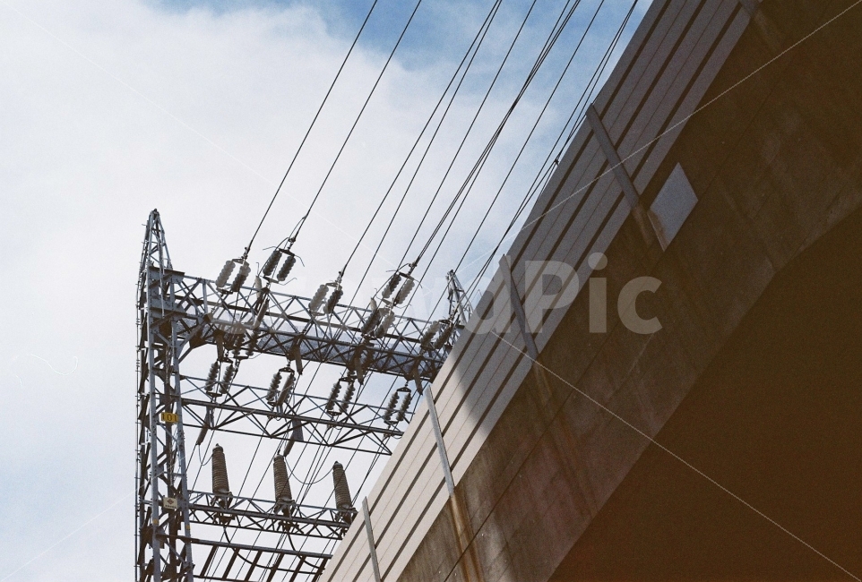 필름사진,감성사진,전철,하늘,필름카메라,전선,고압,산업,industry,industrial,에너지산업,energy industry,cable,케이블
