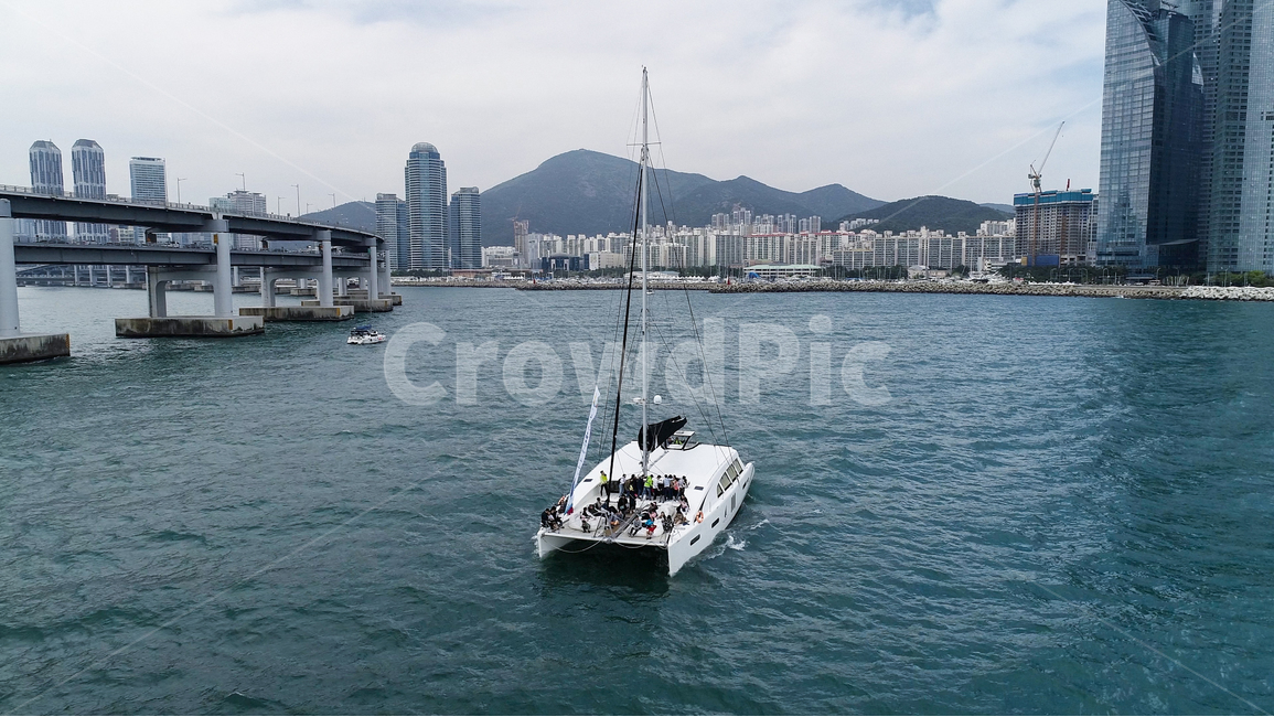 rest,Gwangalli,aerial photography,cool,Gwangan Bridge,tourism,summer,yacht,healing,seascape,Beach,toward,ocean,busan,vacation,travel,traffic