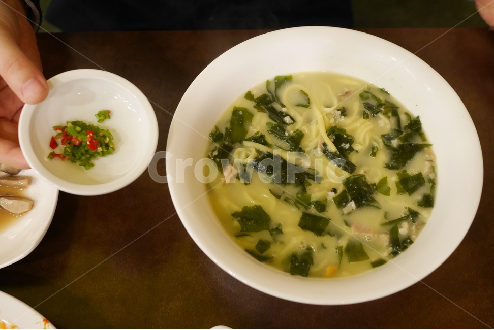 미역국,미역국수,미역칼국수,칼국수,국수,음식,요리,한식,한식메뉴,외식,외식메뉴,고추,미역,분식,분식메뉴,식당,식당메뉴,음식,식재료,요리,food,cook,meal,dishes,food reserves,면류,면요리,noodles,한식,한국음식,한국요리,korean food,korean dishes,korean meal,korean cook