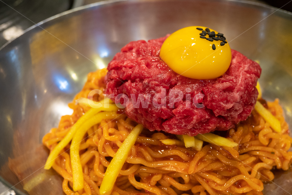 육회,노른자,계란,소고기,비빔면,간식,음식,식재료,요리,food,cook,meal,dishes,food reserves,면류,면요리,noodles,한식,한국음식,한국요리,korean food,korean dishes,korean meal,korean cook