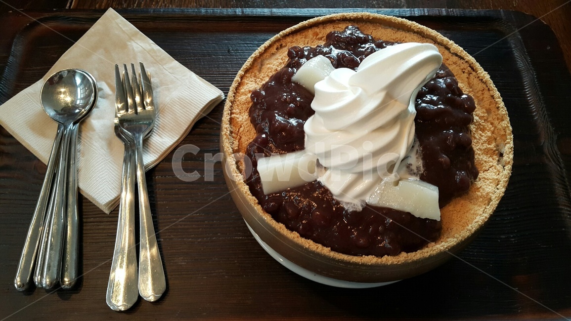 팥빙수,아이스크림,팥,미숫가루,숟가락,포크,한국디저트,koreandessert,icecream,redbean,spoon,fork,patbingsu