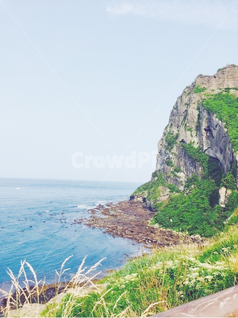 jeju,성산일출봉,nature,바다,제주도,자연,풍경,nature,landscape,한국자연풍경,한국자연경관,korea nature landscape,제주도,jeju,jeju island,promontory,곶,outdoors,옥외,water,물,sea,ocean,대양,shoreline,해안선,cliff,낭떠러지,land,땅