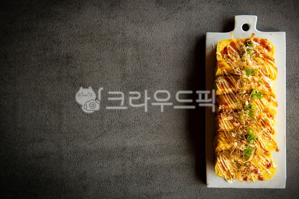 studio,directing cut,plating,egg,Japanese food,recipe,simple,plate,side dish,gray,white,Egg roll,menu board,Korean food,dark,ingredients,top view,restaurant,convenience food,banner,menu,food,nutrition,preparing,background,vintage,directing,ketchup