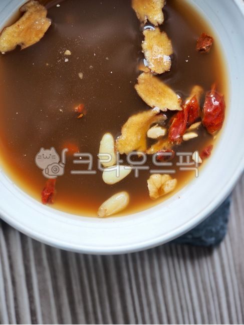 koreantraditionaldrink,traditionaltea,bowl,wellnessbeverage,doublecar,tea,Korean traditional beverage,traditional beverage,wellbeing,beverage,wellness,koreantraditionaltea,Korean traditional tea,ssanghwatang,jujube,hotdrink,traditionaldrink,Ssanghwa tea,w