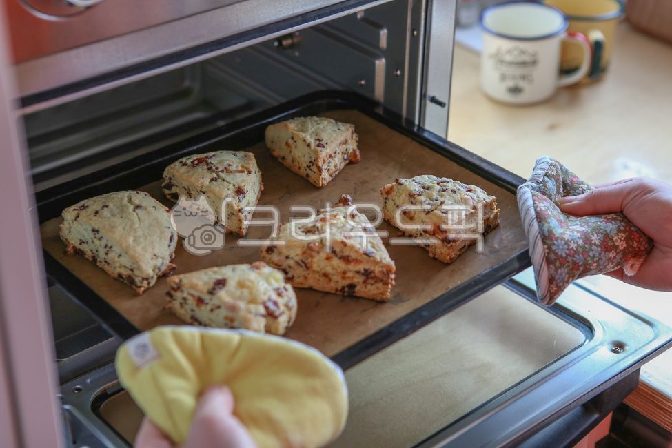 베이킹,스콘,오븐,홈베이킹,베이커리,빵,음식,bread,food,음식,식재료,요리,food,cook,meal,dishes,food reserves,디저트,간식,후식,dessert,snack