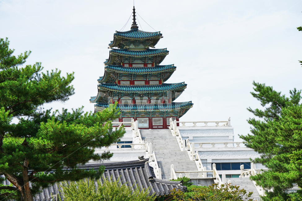 경복궁,박물관,전통,고궁,기와,단청,소나무,한국전통,한국문화,korean traditional,korean culture,랜드마크,landmark,tourist attraction,한국랜드마크,한국관광지,한국명소,korea landmark,korea tourist attraction