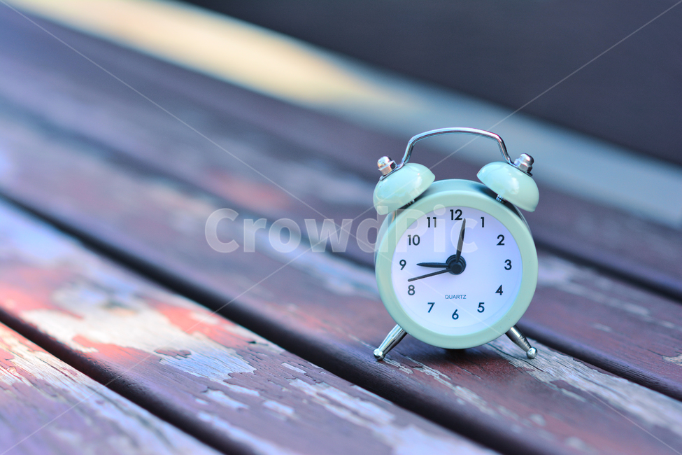 탁상시계,벤치,타임,약속,시간,time,계획,스케쥴,카운트다운,countdown,데드라인,컨셉,콘셉,concept,business,비지니스,사물,오브젝트,object,vintage,기회,wood,나무,삶,인생,한정,유한,마크로,macro,일과,싸이클,숫자,분,초,시계바늘,알람,바탕,배경,백그라운드,사물,물건,오브젝트,thing,object,matter