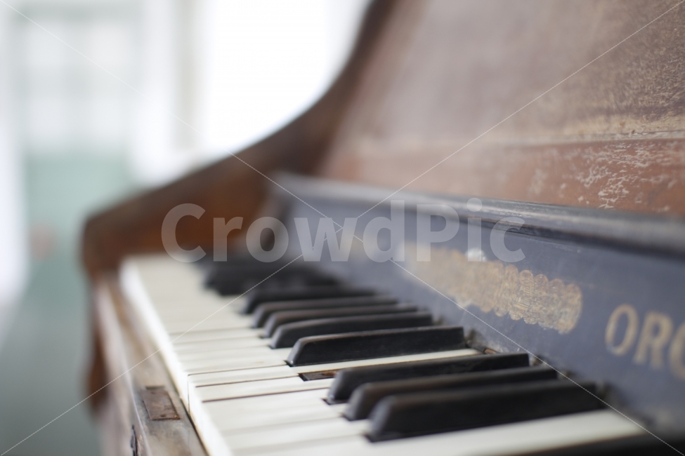 감성,피아노,오래됨,건반,교실,음악,악기,낡은피아노,악기,음향기기,musical instrument,musical equipment