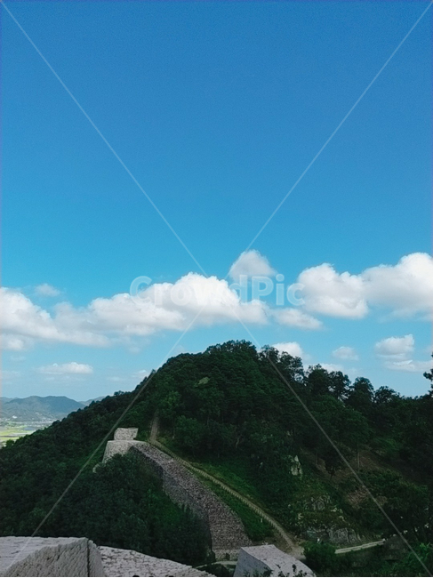 산성,나무,tree,초록,성,삼년산성,하늘,sky,구름,outdoors,옥외,nature,자연,field,들,파랑,파란색,돌,회색,cumulus,적운,cloud