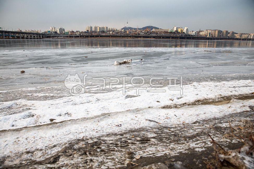 한파,얼어붙은,한강,한강주변,도로,얼음,강물,서울,coldwave,frozen,hanriver,aroundthehanriver,road,ice,riverwater,seoul
