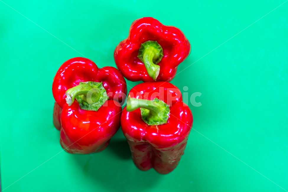 파프리카,음식,재료,빨강색,초록색,건강식품,수분,씨,채소,요리,샐러드,피망,홍피망,손질,식재료,식물,plant,paprika,paprica,음식,식재료,요리,food,cook,meal,dishes,food reserves,채소,야채,vegetables