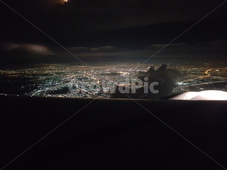 밤하늘,비행기,검은구름,동력,불빛,조명,야경,밤,하늘,적막,고요,sky,night,city