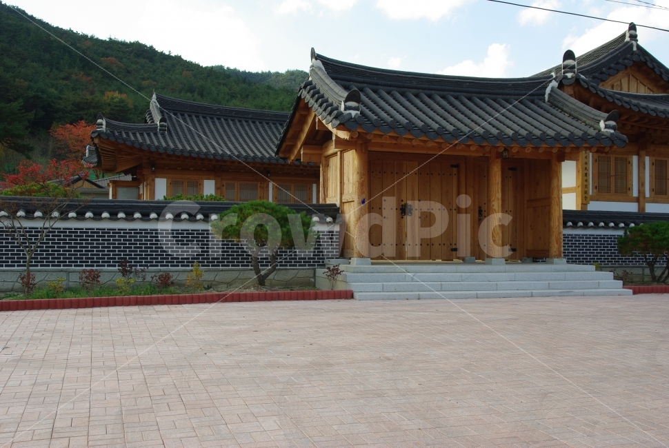 경주,서출지,이요당,전설,사적지,유적지,관광지,통일전,화랑교육원,경북산림환경연구원,가을,풍경,정자,한옥,전통건축,기와,처마,곡선,연못,신라,한국전통,한국전통,한국문화,korean traditional,korean culture,건축물,건물외관,exterior,building,structure,architecture,construction