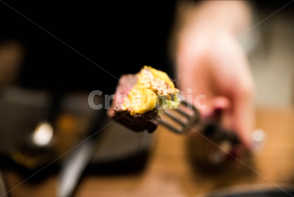 스테이크,steak,한우,접시,음식,심야식당,감성식당,table,다이닝바,닷찌석,다찌석,다찌,dining,diningbar,nightrestaurant,dinnngtable,골목길식당,홍대레스토랑,홍대심야식당,홍대감성식당,홍대다이닝바,홍대술집,감성술집,마포심야식당,심야술집,심야감성,심야감성술집,음식,식재료,요리,food,cook,meal,dishes,food reserves,육류,고기,meat,양식,서양음식,서양요리,western food,western dishes,western meal,western cook