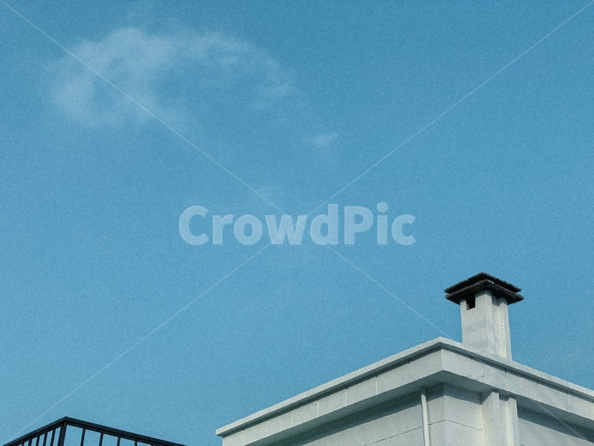 하늘,지붕,지브리,필름카메라,겨울하늘,sky,filmcamera,ghibli,blue,roof,chimney,굴뚝,summer,여름느낌,청량함,푸른,건축물,건물외관,exterior,building,structure,architecture,construction