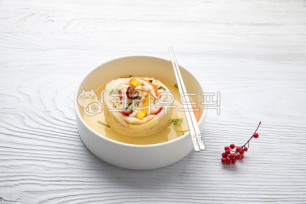 김치,김장,백김치,물김치,배추,음식,요리,반찬,그릇,젓가락,고명,대추,채소,kimchi,makingkimchi,whitekimchi,waterkimchi,cabbag,napacabbage,foood,sidedish,vegetable,cooking,garnish,chopsticks,은수저,silverspoon,배추김치,cabbagekimchi,fall,가을,음식,식재료,요리,food,cook,meal,dishes,food reserves,한식,한국음식,한국요리,korean food,korean dishes,korean meal,korean cook