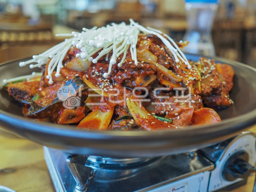 Galbijjim,spicy galbijjim,mushroom,meat,food,cooking,korean food,spicy,enoki mushroom