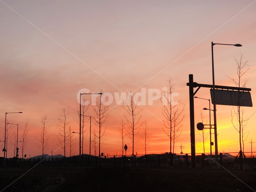 노을,석양,sunset,서쪽하늘,붉은노을,자연,풍경,nature,landscape,실루엣,그림자,silhouette,shadow,outdoors,옥외,일몰,red sky,붉은 하늘,sky,하늘,dusk,황혼,dawn,새벽