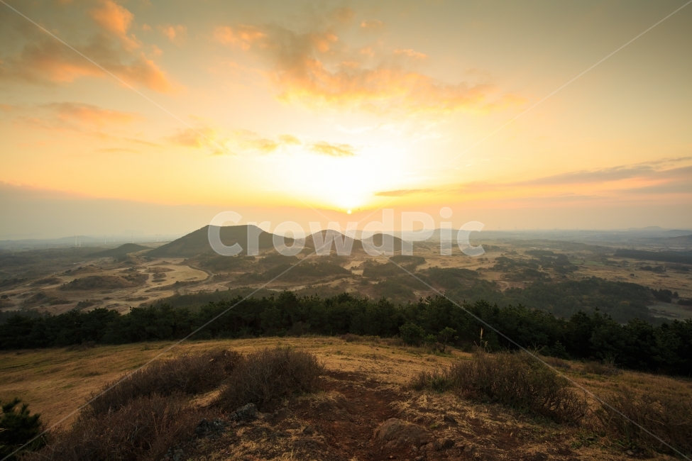 sunshine,cannon,canon,spring,cloud,Reed,Udo Island,Jeju travel,golden,sight,Work,Jeju sunrise,sky,Seongsan Sunrise Peak,Jeju reeds,Jeju sky,Baekyak Oreum,nice photo,ocean,autumn,pylon,Saebyeol,landscape photography,sunrise,Jeju,Silver grass,winter,soil,su