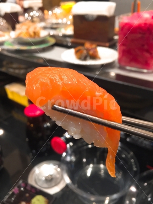 연어초밥,연어,초밥,일식,맛있겠다,음식,식재료,요리,food,cook,meal,dishes,food reserves,수산물,해산물,fishery products,seafood,일식,일본음식,일본요리,Japanese food,Japanese dishes,Japanese meal,Japanese cook