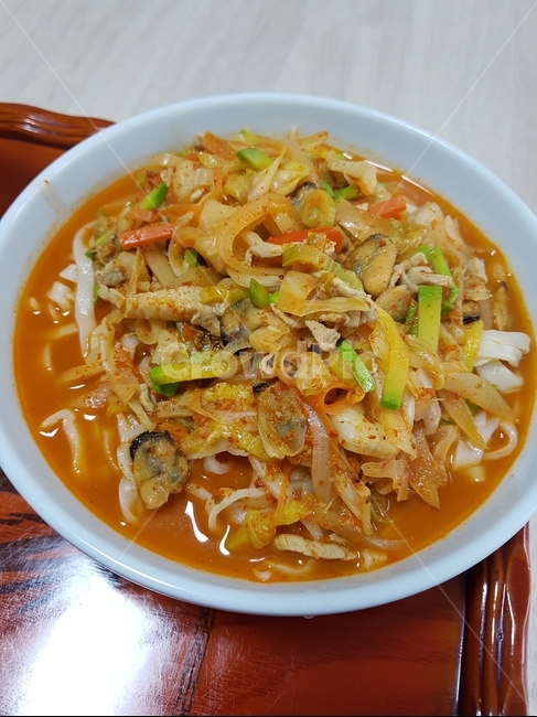 해물칼국수,해물,칼국수,짬뽕,빨간국물,음식,식재료,요리,food,cook,meal,dishes,food reserves,면류,면요리,noodles