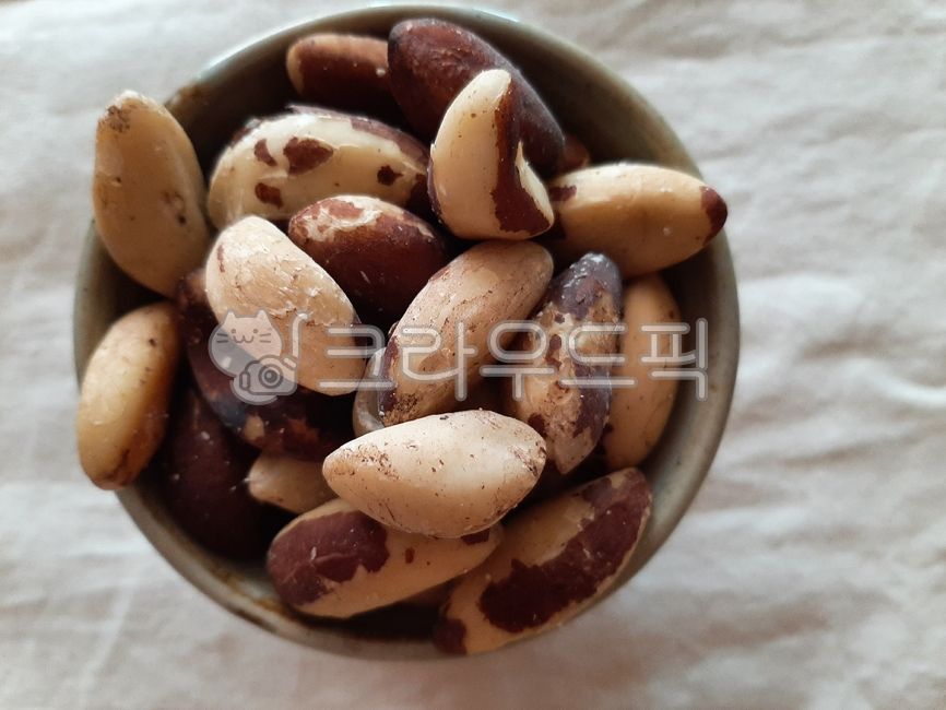 brazil nuts,nuts,plate,nut,bowl,food