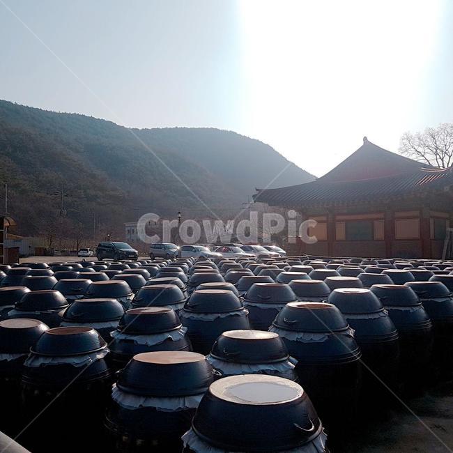 한국,절,한국적인,장독대,김장,간장,된장,고추장,장단지,단지,뒷마당,앞마당,사찰음식,간장공장,koreatraditional,temple,koreanpot