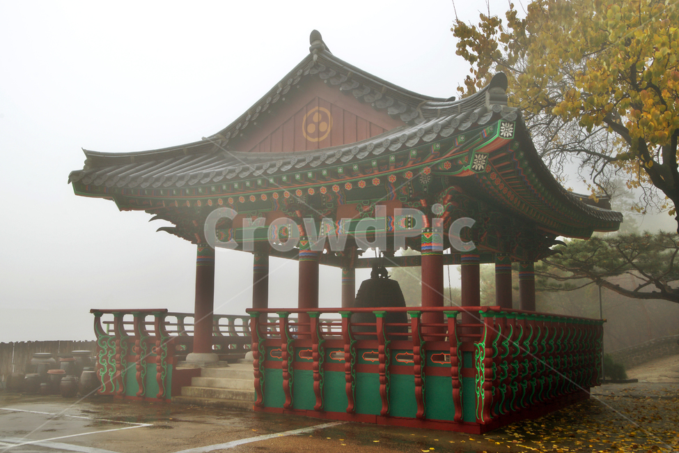 사찰,운무,안개,범종각,범종루,가을,범종,산사,낙엽