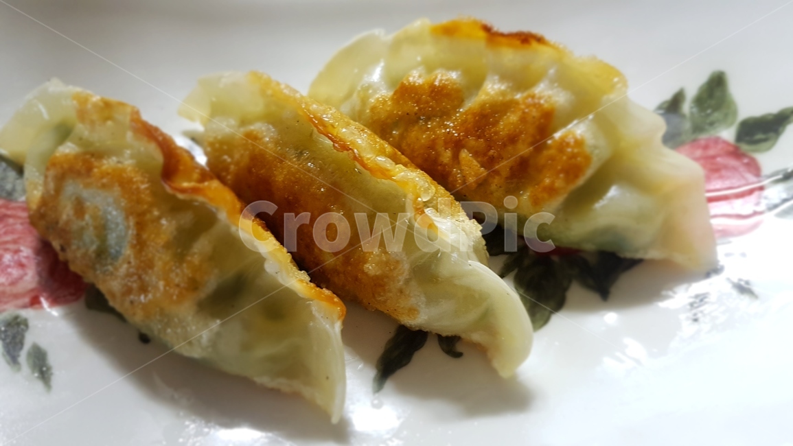 side dish,Crispy fried dumplings,Drink snacks,dumpling,Grilled dumplings,food