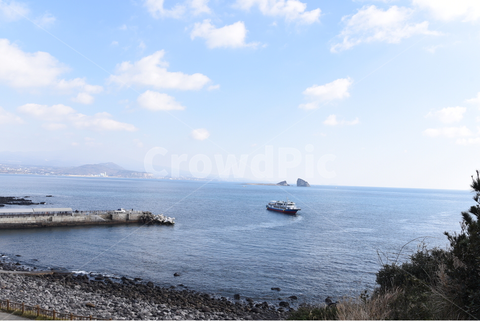바다,하늘,송악산둘레길,제주도,배,자연,풍경,nature,landscape,water,물,transportation,교통,vehicle,차량,boat,보트,waterfront,워터 프론트,port,포트,pier,교각