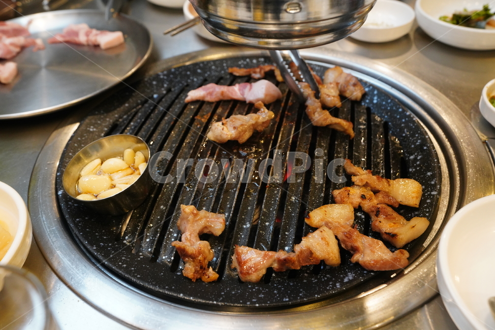 고기,육식,육류,돼지,꼬들살,식사,음식,술안주,먹거리,푸드,구이,한식,불판