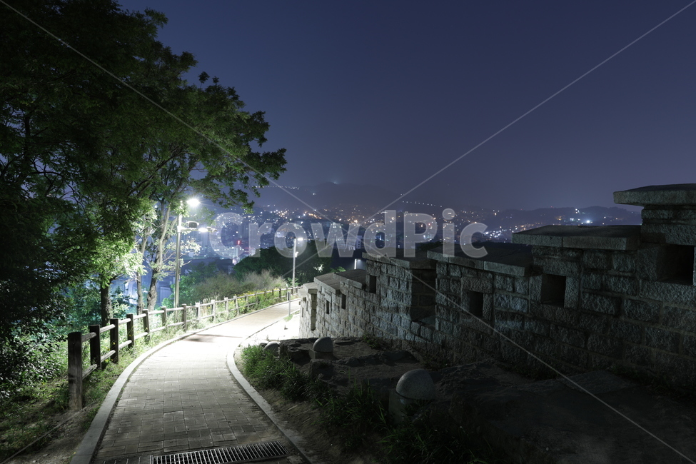 서울,낙산공원,야경,불빛,감성,밤,풍경,nightscape,night,landscape,한국전통,한국문화,koreantraditional,koreanculture,건축물,건물외관,exterior,building,structure,architecture,construction,야경,밤,풍경,nightscape,night,landscape,도시,city,한국도시풍경,한국도시경관,korea cityscape,path,통로